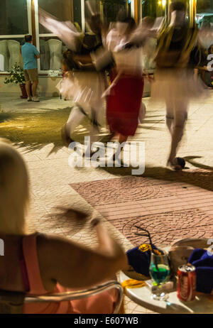 Zakynthos, Griechenland - Hotel Katerina Palace, Argassi. Griechischer Abend. Stockfoto