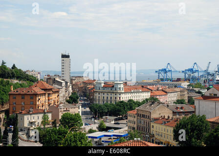 Panoramablick auf die Tito-Platz Gebäude in Rijeka, Kroatien Stockfoto