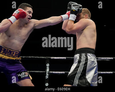 Bethlehem, Pennsylvania, USA. 9. August 2014. JOSEPH PARKER (Purpur und gold Stämme) und KEITH THOMPSON Kampf in einem Schwergewichts-Kampf an der Sand-Event-Center im Sands Casino in Bethlehem, Pennsylvania. © Joel Plummer/ZUMA Draht/Alamy Live-Nachrichten Stockfoto