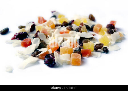 Getrocknete Früchte auf dem weißen Hintergrund isoliert Stockfoto