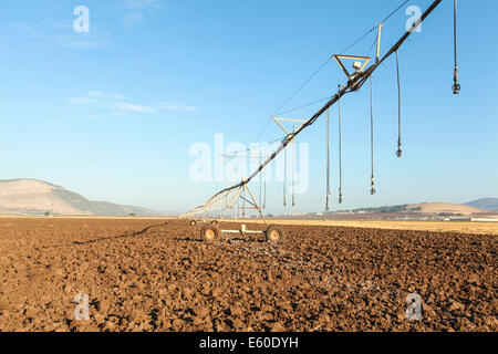 Mobile-Bewässerung-Roboter in einem Feld. Fotografiert in der Jesreel-Tal, Israel Stockfoto