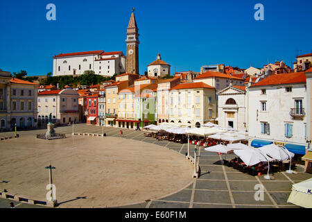 Slowenien, Region Primorska, Adriaküste, Piran, Tartini-Platz und st. Georges church Stockfoto