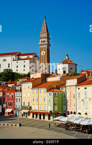Slowenien, Region Primorska, Adriaküste, Piran, Tartini-Platz und st. Georges church Stockfoto
