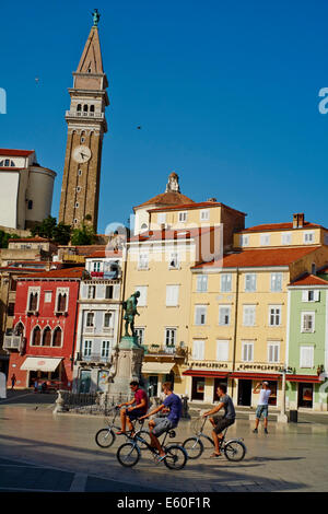 Slowenien, Region Primorska, Adriaküste, Piran, Tartini-Platz und st. Georges church Stockfoto
