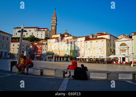 Slowenien, Region Primorska, Adriaküste, Piran, Tartini-Platz und st. Georges church Stockfoto