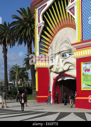 Der Eingang zum Luna Park in St Kilda, South Melbourne, Australien Stockfoto