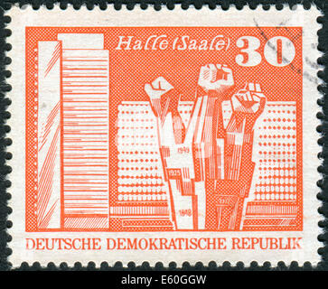 Deutschland (DDR) - CIRCA1973: Briefmarke gedruckt in Deutschland, zeigt Workers Memorial, Halle (Saale), ca. 1973 Stockfoto