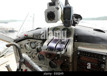 Dashboard of a De Havilland DHC-3 Twin Otter float plane at Otter Lake, Missinipe, Saskatchewan, Canada. Stockfoto