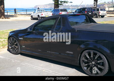 Holden commodore 2 Tür ute mit einem 6 Liter V8 Motor geparkt an einem Sydney Strand, NSW, Australien Stockfoto