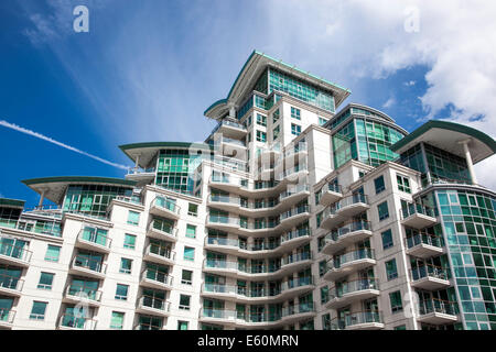 London, England - St George Wharf Apartments Stockfoto