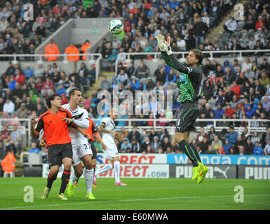 Newcastle, UK. 10. August 2014. Vorsaison-freundlich. Newcastle United im Vergleich zu echten Soceidad. Eine einfache Speicherung für Newcastle Torhüter Tim Krul (1) Credit: Action Plus Sport/Alamy Live News Stockfoto