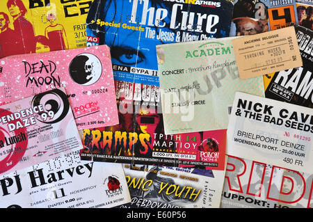 Vintage live Konzert Ticket Stubs alternative Indie und Punk-Rock-Musik-Erinnerungsstücke aus den 1980er und 1990er Jahren. Stockfoto