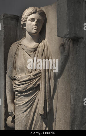 Hydriaphoros Statue Frau Hydria Keramik mit Wasser in einer religiösen Prozession tragen. Altes Grab Befreiung von Keramikos cem Stockfoto