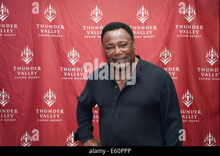 LINCOLN, CA - 26. Juli: George Benson stellt für Treffen und Fotos Grüße an Thunder Valley Casino Resort in Lincoln, Massachusetts auf J Stockfoto