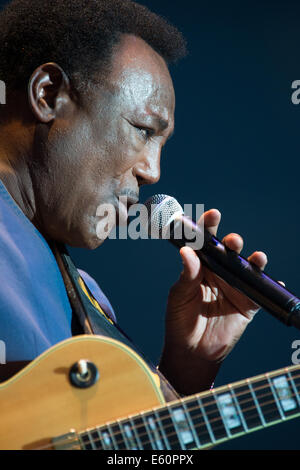 LINCOLN, CA - 26 Juli: George Benson führt auf Thunder Valley Casino Resort in Lincoln, Kalifornien am 26. Juli 2014 Stockfoto