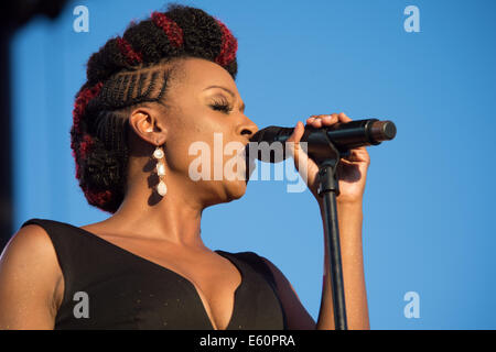 LINCOLN, CA - 26. Juli: Sy Smith führt mit Chris Botti auf Thunder Valley Casino Resort in Lincoln, Massachusetts am 26. Juli 201 Stockfoto