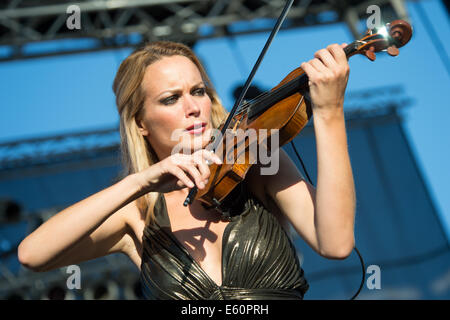 LINCOLN, CA - 26 Juli: Caroline Campbell führt mit Chris Botti im Thunder Valley Casino Resort in Lincoln, Kalifornien am Jul Stockfoto