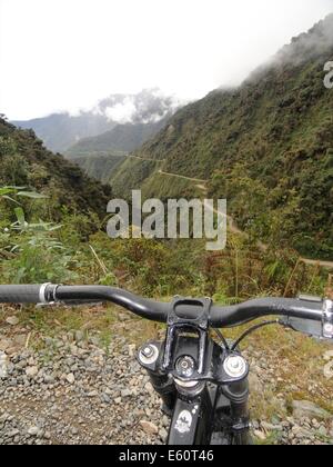 Die Death Road, ein beliebter Weg für Mountain Bike Touristen zwischen La Paz und Coroico, Bolivien Stockfoto