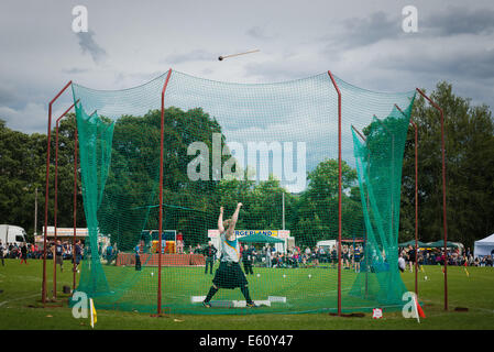 Hammerwurf bei Strathpeffer Highland Games (© Alan Davidson) Stockfoto