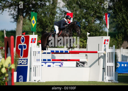 Bratislava, Slowakei. 10. August 2014. Schmid Maximilian (GER) auf Pferd Quabs Hürde bei Mercedes-Benz Grand Prix Bratislava, Slowakei-Credit überspringt: Lubos Paukeje/Alamy Live News Stockfoto