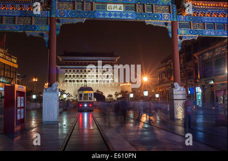 Nachtleben in Einkaufsstraße Qianmen, Beijing Stockfoto