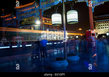 Nachtleben in Einkaufsstraße Qianmen, Beijing Stockfoto