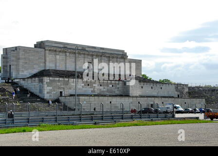 Die Tribüne am Zeppelinfeld (Zeppelinfeld), die Nazi-Partei Gründen in Nürnberg, Deutschland Stockfoto