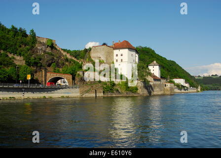 Blick auf die Stadt Passau von der Donau in Niederbayern, Deutschland. Stockfoto