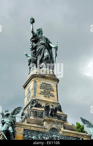 Die Germania-Statue oder das Niederwalddenkmal ist ein Denkmal befindet sich im Landschaftspark Niederwald, in der Nähe von Rüdesheim, Deutschland Stockfoto