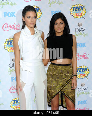 Los Angeles, Kalifornien, USA. 10. August 2014. Kendall Jenner & Kylie Jenner kommt für den Teen Choice Awards 2014 im Shrine Auditorium. Bildnachweis: Lisa O'Connor/ZUMA Draht/Alamy Live-Nachrichten Stockfoto
