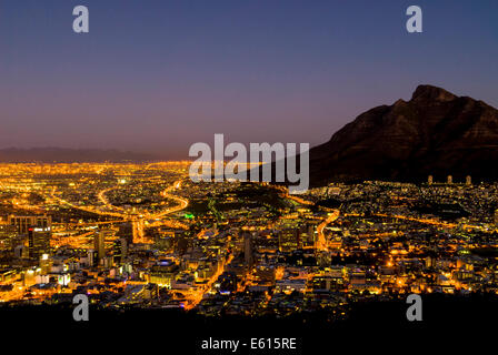 Devil es Peak, Stadtbild bei Nacht, Cape Town, Western Cape, South Africa Stockfoto