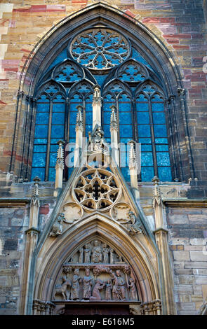 Tympanon der Westfassade von St. Martin Münster, Stiftskirche Saint-Martin, Stiftskirche Saint-Martin, Colmar, Elsass Stockfoto