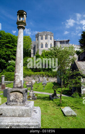 Kirche St. Donats und St Donats Castle, jetzt am Atlantic College, Llantwit Major, Glamorgan Heritage Coast, Vale of Glamorgan, W Stockfoto