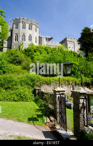 Kirche St. Donats und St Donats Castle, jetzt am Atlantic College, Llantwit Major, Glamorgan Heritage Coast, Vale of Glamorgan. Stockfoto