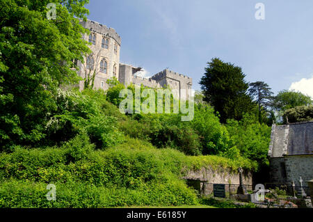 Kirche St. Donats und St Donats Castle, jetzt am Atlantic College, Llantwit Major, Glamorgan Heritage Coast, Vale of Glamorgan. Stockfoto