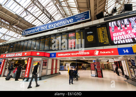 Innenausbau Halle des Victoria-Bahnhof London England UK. JMH6367 Stockfoto