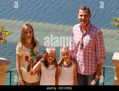 Spaniens Royals König Felipe, Letizia der Königin und Prinzessinnen Leonor und Sofia stellen ihre Sommerferien auf Mallorca Stockfoto