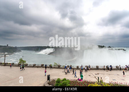 Blick auf die Niagarafälle von der kanadischen Küste, südlichen Ontario Kanada, Nordamerika Stockfoto