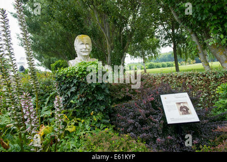 Statue in Le Jardin des Personnalités Honfleur, Normandie Frankreich Europa Stockfoto