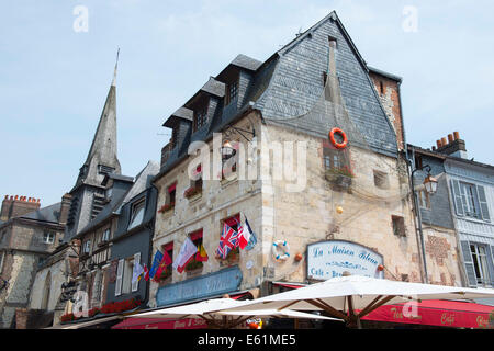 Historische Gebäude in Honfleur, Normandie Frankreich Europa Stockfoto