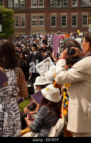 Graduierenden Studenten-Parade in der Sitzecke vor ihrer Abschlussfeier am Williams College in Williamstown, Massachusetts. Stockfoto