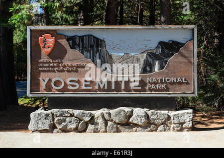Eingangsschild in der Nähe von Big Oak Flat Eingang Station, Yosemite NP Stockfoto