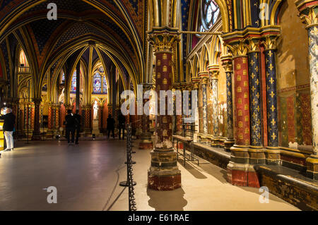 Die Innenansicht der Kapelle Sainte-Chapelle in Paris, Frankreich Stockfoto