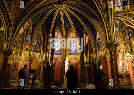 Die Innenansicht der Kapelle Sainte-Chapelle in Paris, Frankreich Stockfoto