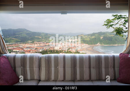 Ansicht von Zarautz aus in einem Wohnwagen, Gipuzkoa, Nord-Spanien, Europa Stockfoto