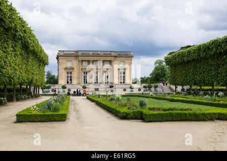 Petit Trianon Schloss auf dem Gelände des Schlosses von Versailles, Chateau de Versailles in Frankreich Stockfoto