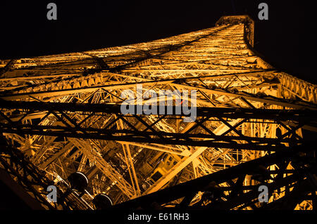 Der Eiffelturm bei Nacht, Paris, Frankreich Stockfoto