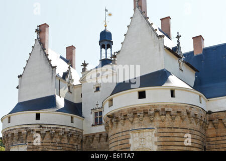 NANTES, Frankreich - 25. Juli 2014: Türme des Schlosses der Herzöge der Bretagne in Nantes, Frankreich. Die Burg diente es als Zentrum Stockfoto