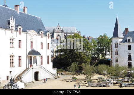 NANTES, Frankreich - 25. Juli 2014: Hof im Schloss der Herzöge der Bretagne in Nantes, Frankreich. Die Burg diente es als den cent Stockfoto