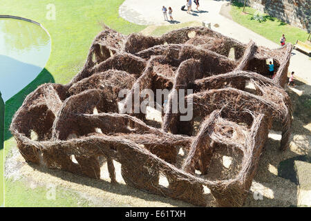 NANTES, Frankreich - 25. Juli 2014: Labyrinth im Hof des Schlosses der Herzöge der Bretagne in Nantes. Die Burg diente es als den cent Stockfoto